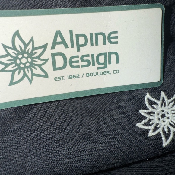 Alpine Design Men's Black Crewneck Sweater - Picture 5 of 13